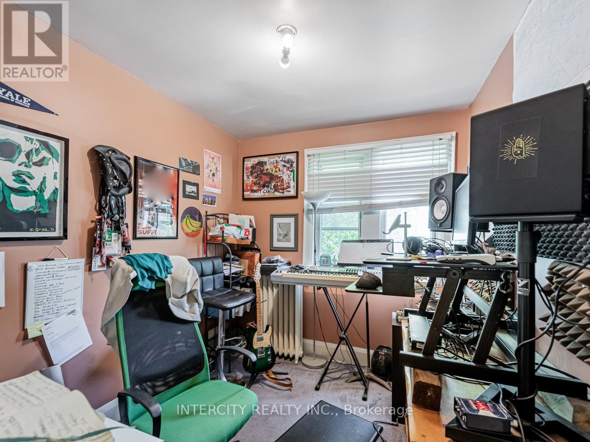 111 Alberta Avenue, Toronto, Ontario  M6H 2S1 - Photo 30 - C12252991