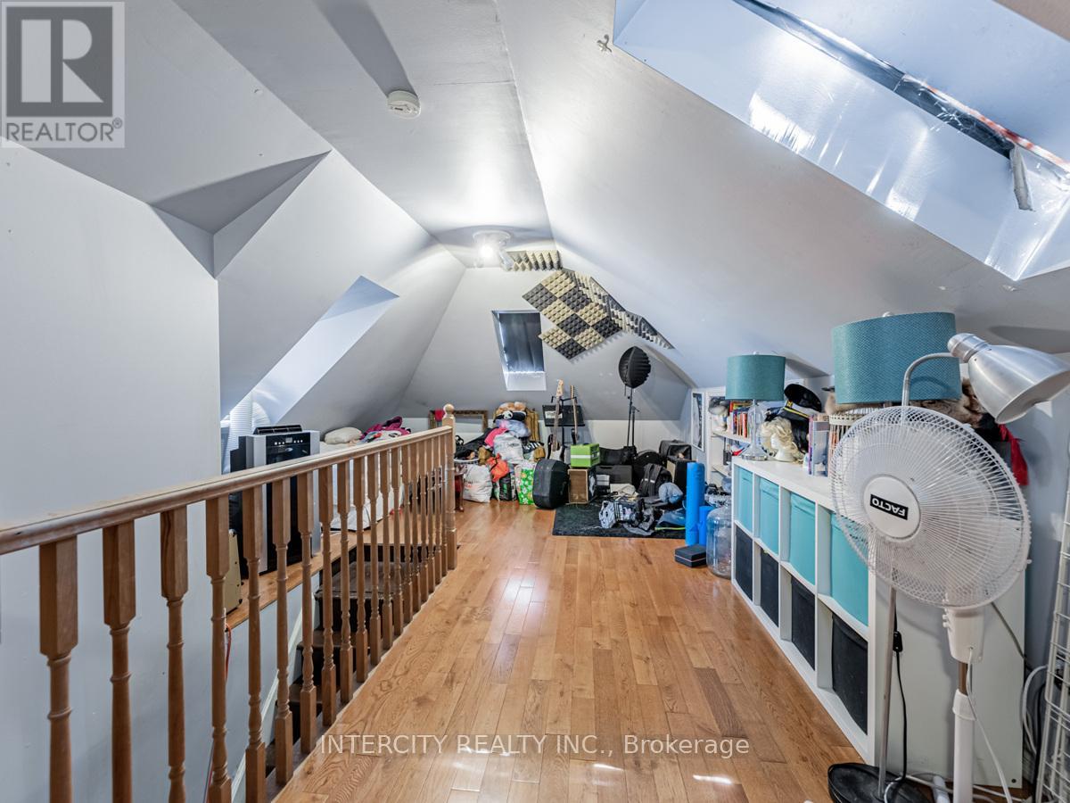 111 Alberta Avenue, Toronto, Ontario  M6H 2S1 - Photo 32 - C12252991