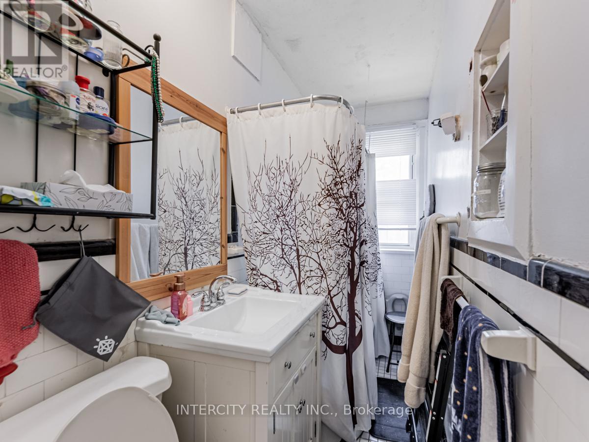 111 Alberta Avenue, Toronto, Ontario  M6H 2S1 - Photo 33 - C12252991