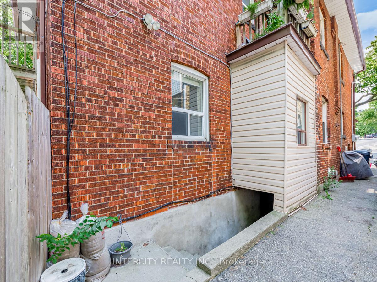 111 Alberta Avenue, Toronto, Ontario  M6H 2S1 - Photo 34 - C12252991
