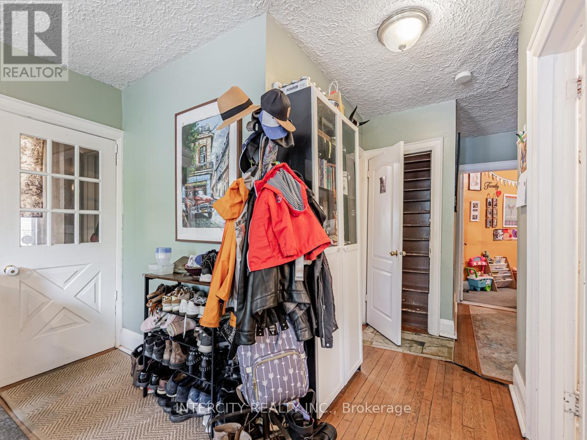 Property at 111 ALBERTA AVENUE image 4