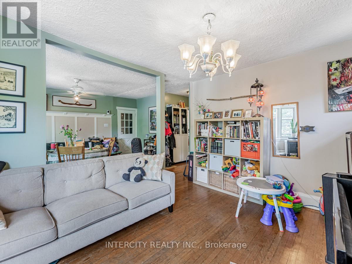 Property at 111 ALBERTA AVENUE image 5