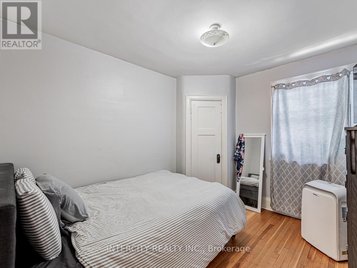 111 Alberta Avenue, Toronto, Ontario  M6H 2S1 - Photo 8 - C12252991