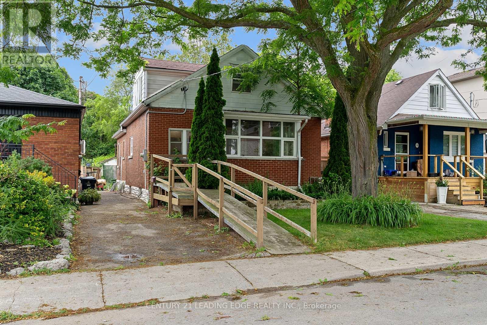 Property at 102 KALMAR AVENUE N image 2