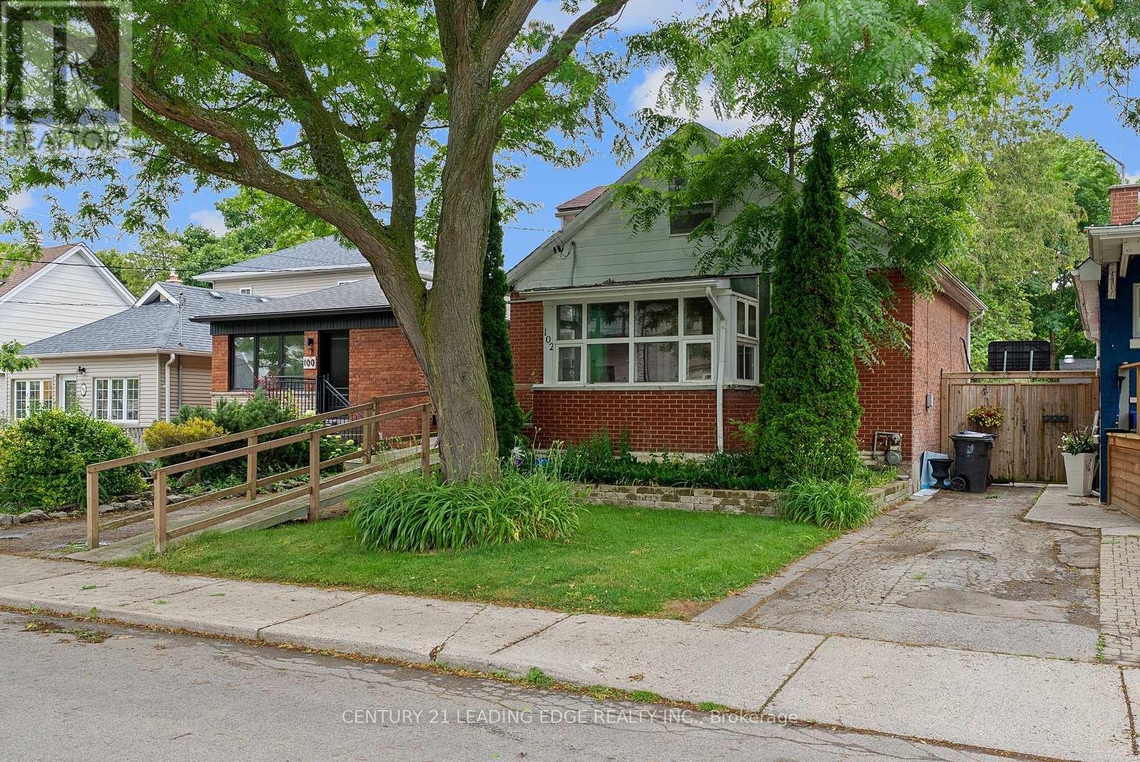 Property at 102 KALMAR AVENUE N image 4