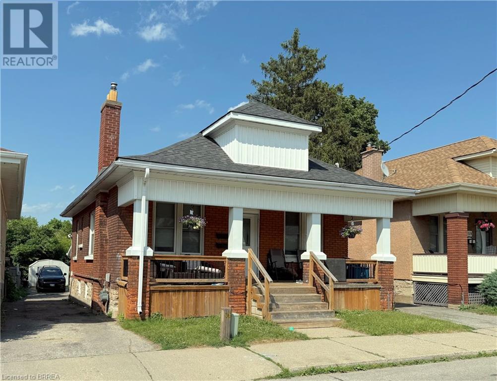 Property at 161 DUNDAS Street image 1
