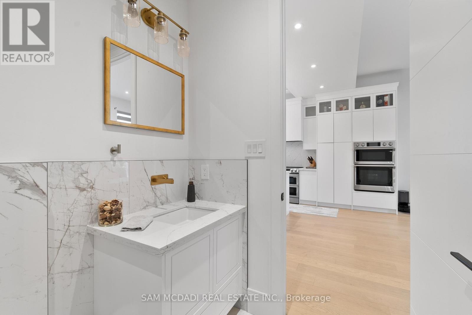 46 Cobblehill Road, Halton Hills (Ac Acton), Ontario  L7J 1N9 - Photo 11 - W12253082