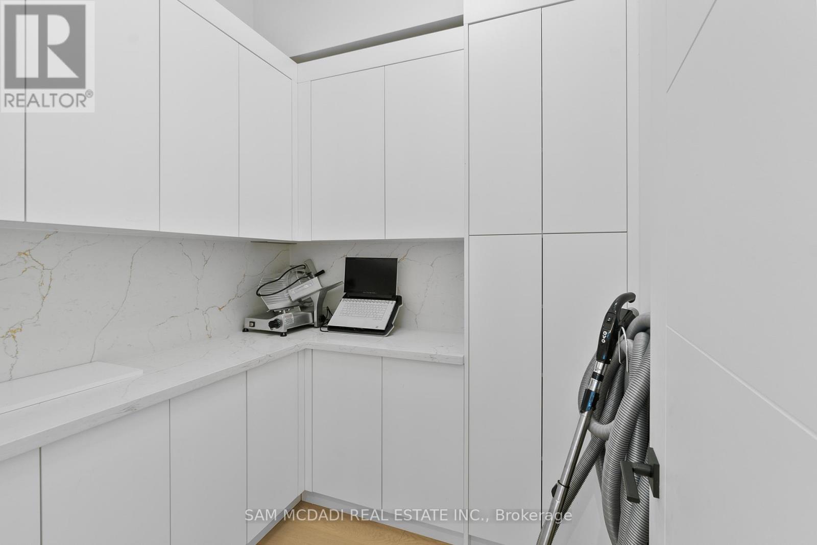 46 Cobblehill Road, Halton Hills (Ac Acton), Ontario  L7J 1N9 - Photo 19 - W12253082