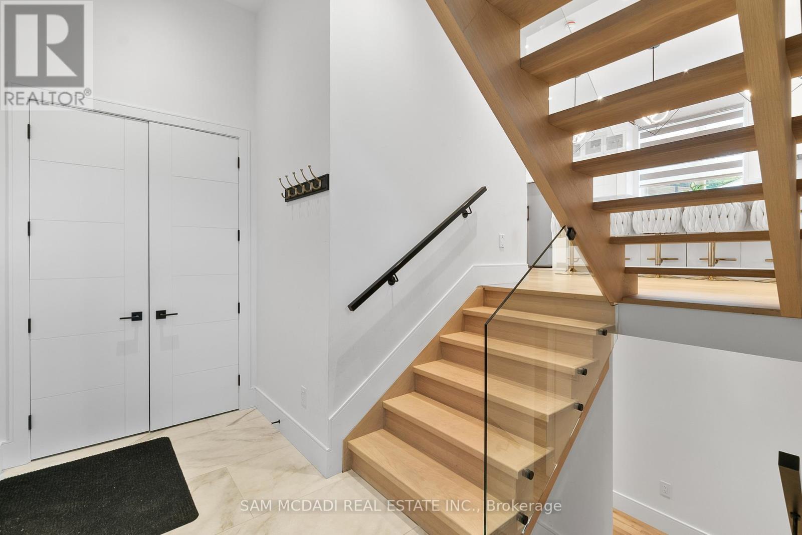 46 Cobblehill Road, Halton Hills, Ontario  L7J 1N9 - Photo 4 - W12253082
