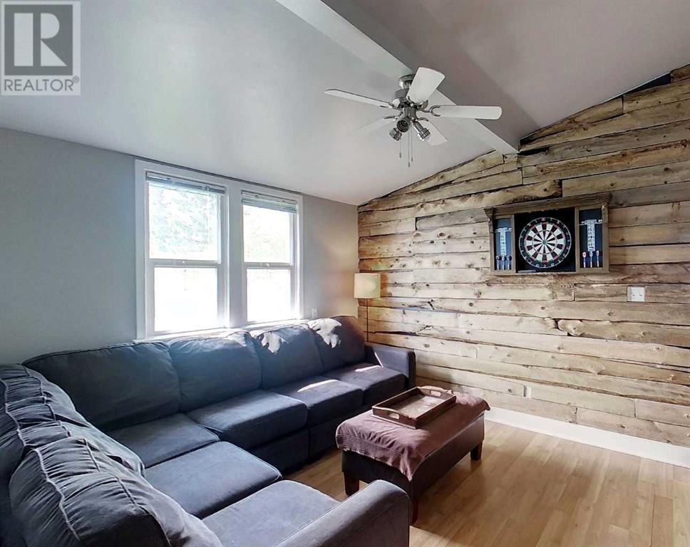 Property at 723 50 Street image 4