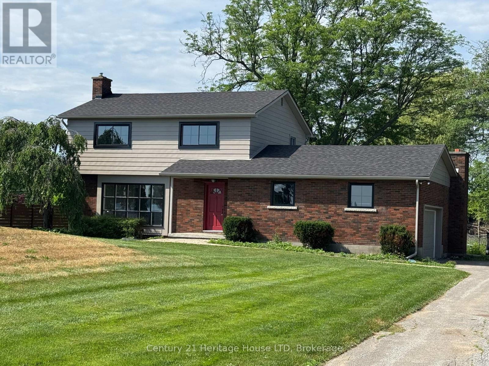 1249 Niagara Parkway, Fort Erie, Ontario  L2A 5M4 - Photo 3 - X12096858