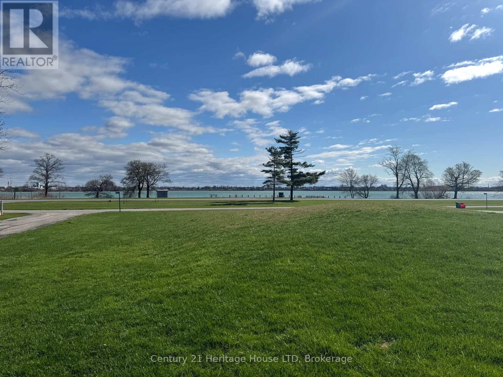 1249 Niagara Parkway, Fort Erie, Ontario  L2A 5M4 - Photo 23 - X12096858