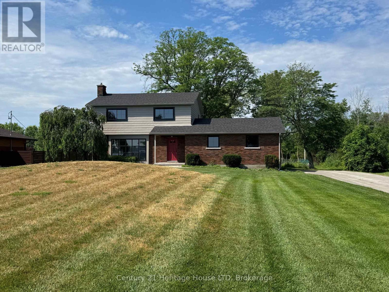 1249 Niagara Parkway, Fort Erie, Ontario  L2A 5M4 - Photo 2 - X12096858