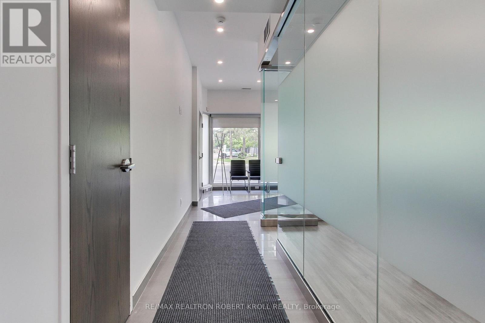 Main Floor - 3173 Bathurst Street, Toronto (Bedford Park-Nortown), Ontario  M6A 2B1 - Photo 14 - C12253127