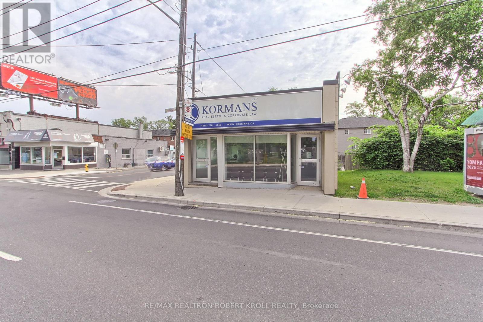 Main Floor - 3173 Bathurst Street, Toronto (Bedford Park-Nortown), Ontario  M6A 2B1 - Photo 2 - C12253127