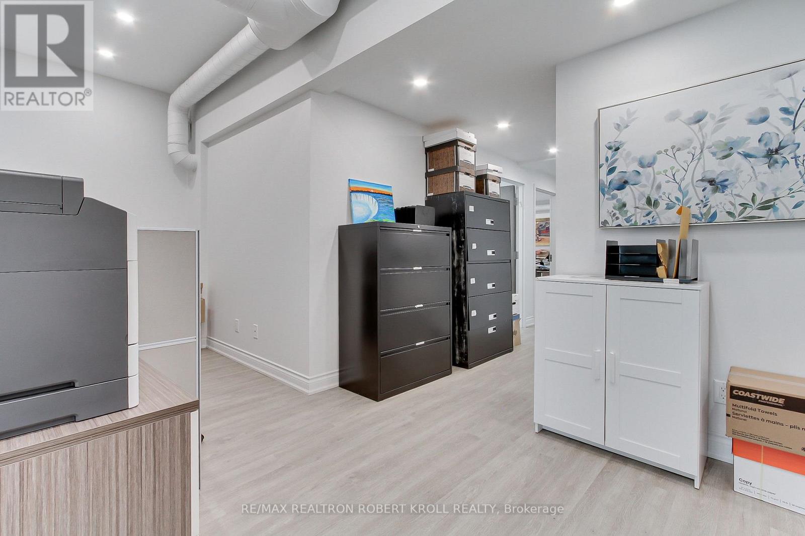 Main Floor - 3173 Bathurst Street, Toronto (Bedford Park-Nortown), Ontario  M6A 2B1 - Photo 20 - C12253127
