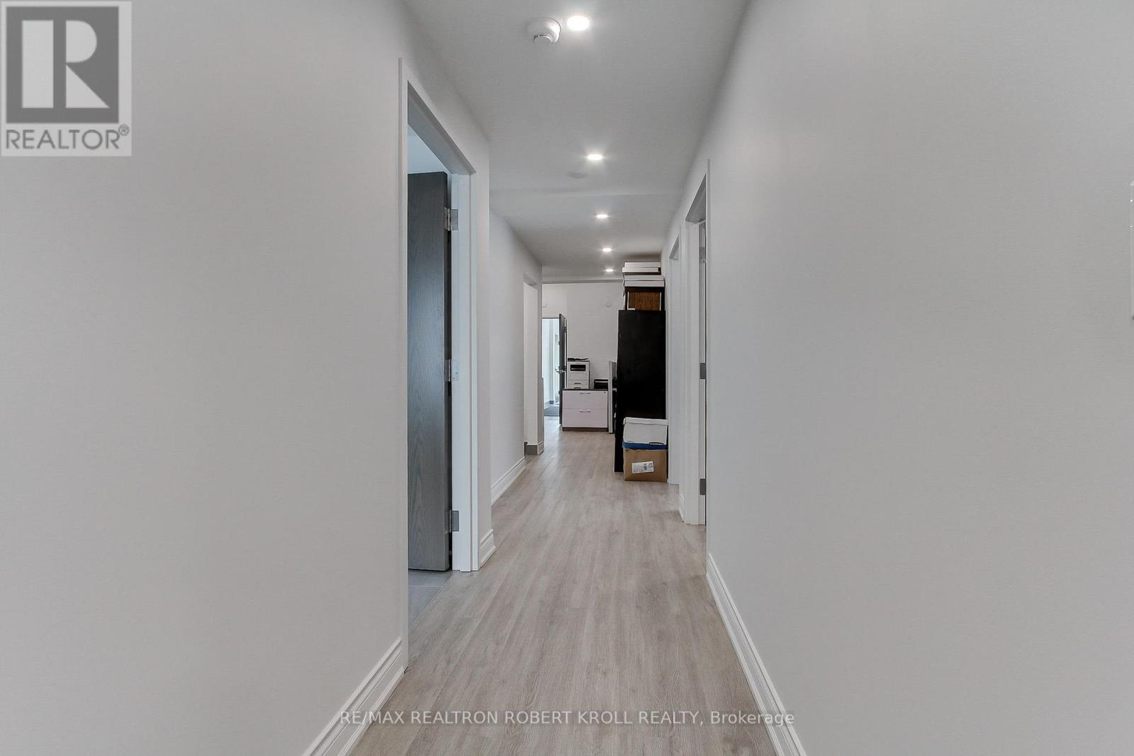 Main Floor - 3173 Bathurst Street, Toronto (Bedford Park-Nortown), Ontario  M6A 2B1 - Photo 21 - C12253127