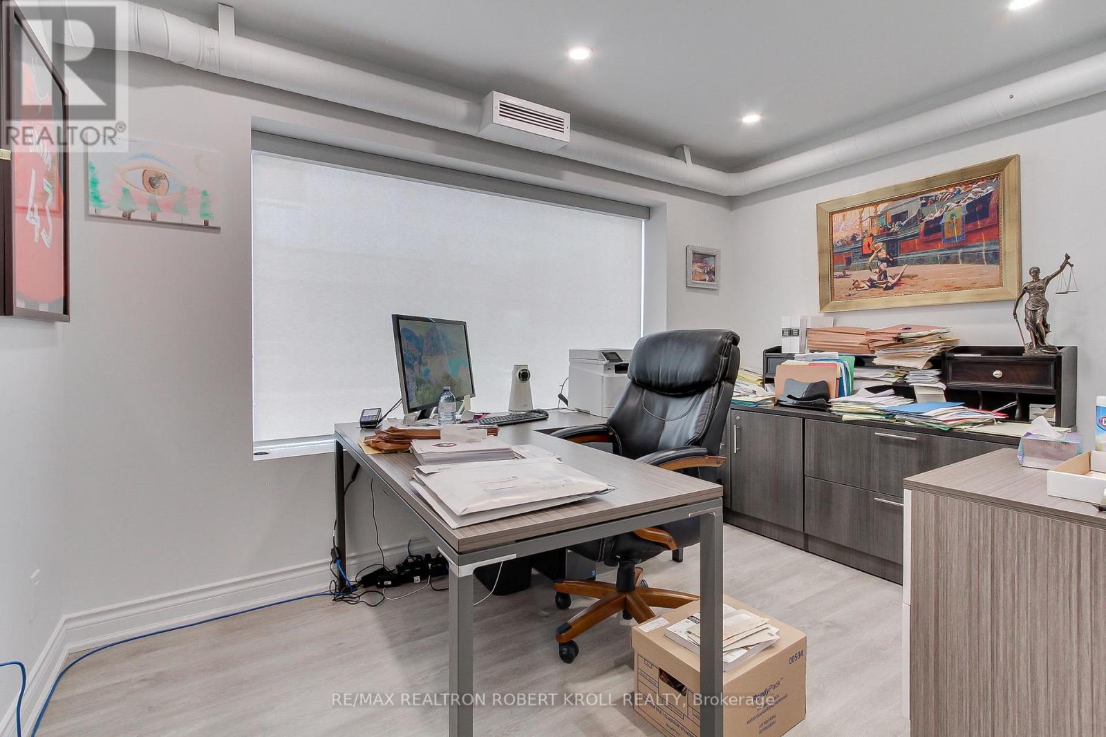 Main Floor - 3173 Bathurst Street, Toronto (Bedford Park-Nortown), Ontario  M6A 2B1 - Photo 22 - C12253127