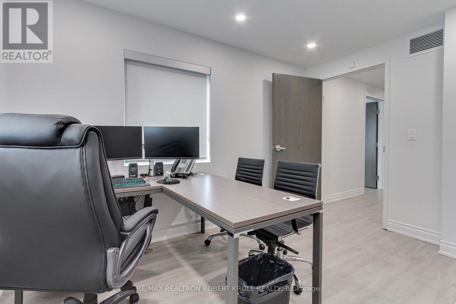 Main Floor - 3173 Bathurst Street, Toronto (Bedford Park-Nortown), Ontario  M6A 2B1 - Photo 24 - C12253127