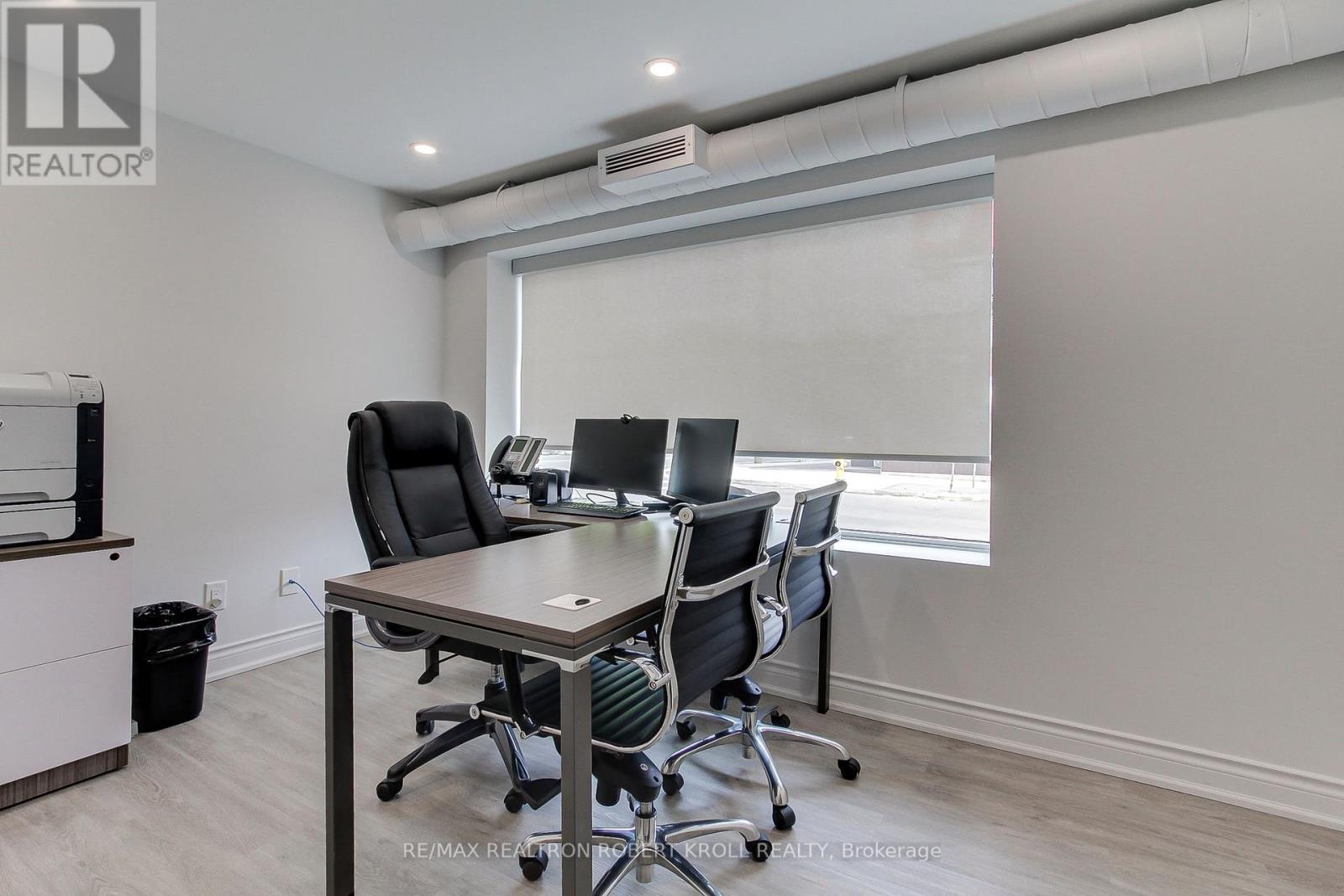 Main Floor - 3173 Bathurst Street, Toronto (Bedford Park-Nortown), Ontario  M6A 2B1 - Photo 25 - C12253127