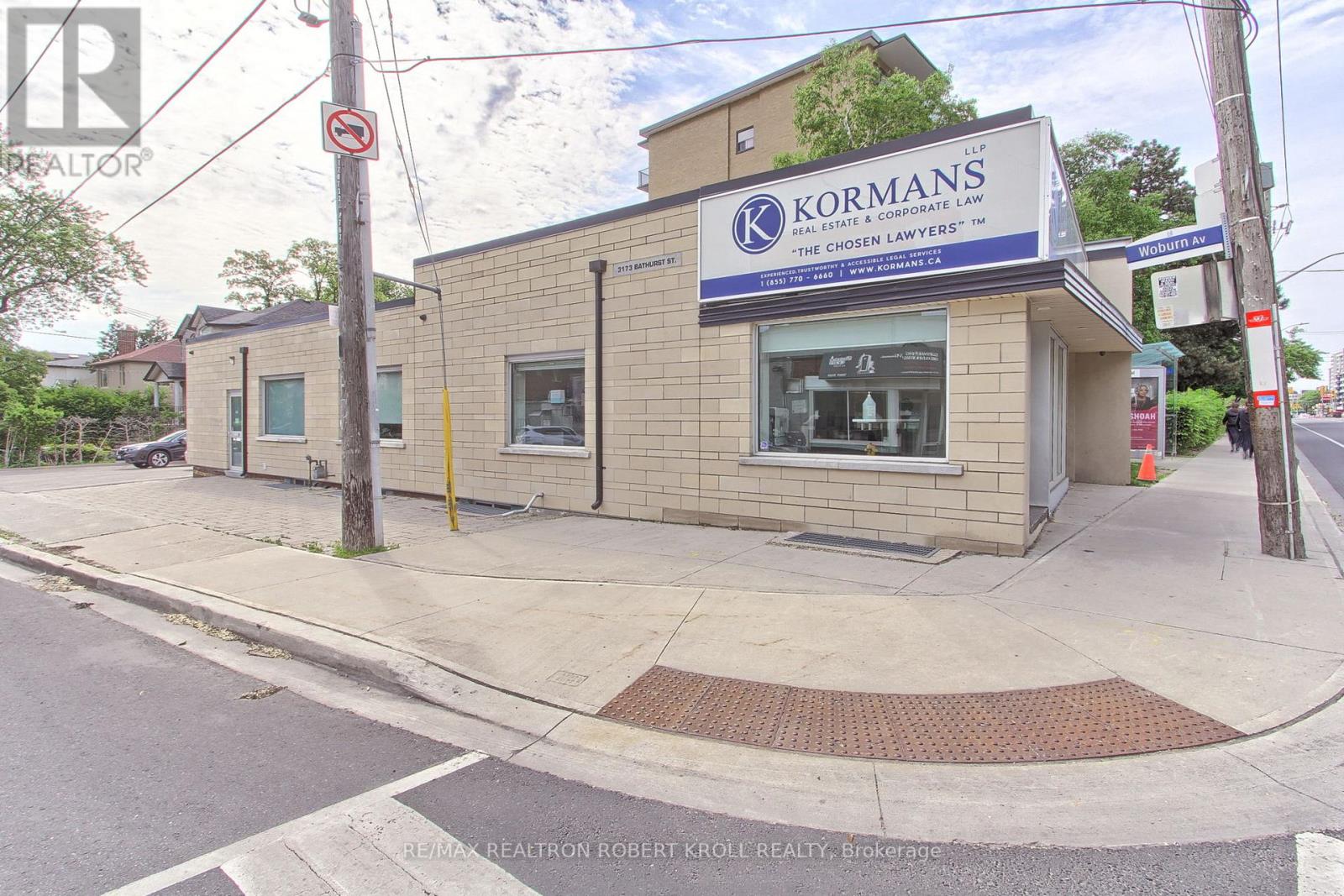 Main Floor - 3173 Bathurst Street, Toronto (Bedford Park-Nortown), Ontario  M6A 2B1 - Photo 3 - C12253127
