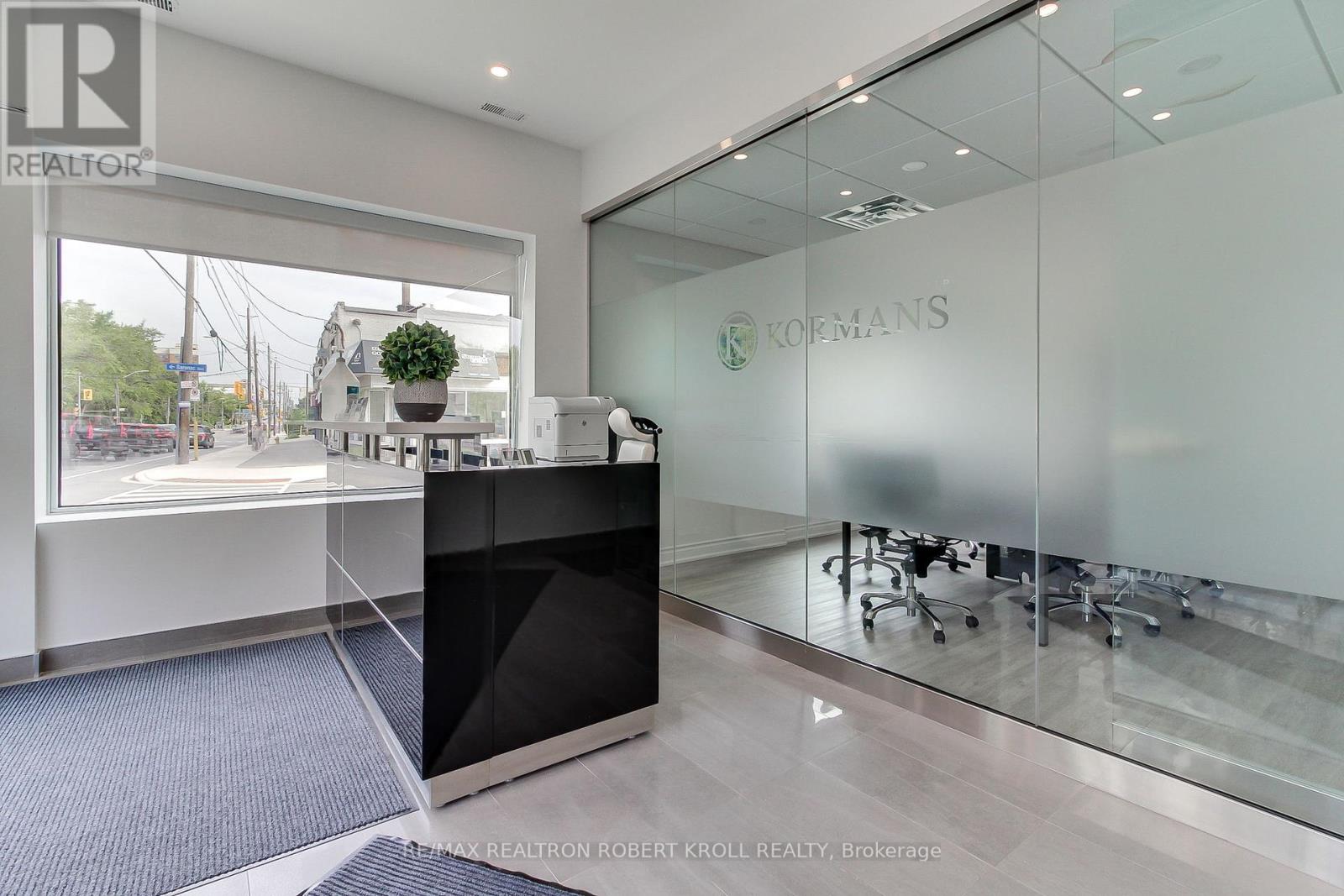 Main Floor - 3173 Bathurst Street, Toronto (Bedford Park-Nortown), Ontario  M6A 2B1 - Photo 7 - C12253127