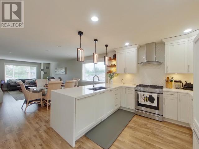 Property at 4102 BOWNESS AVE image 2