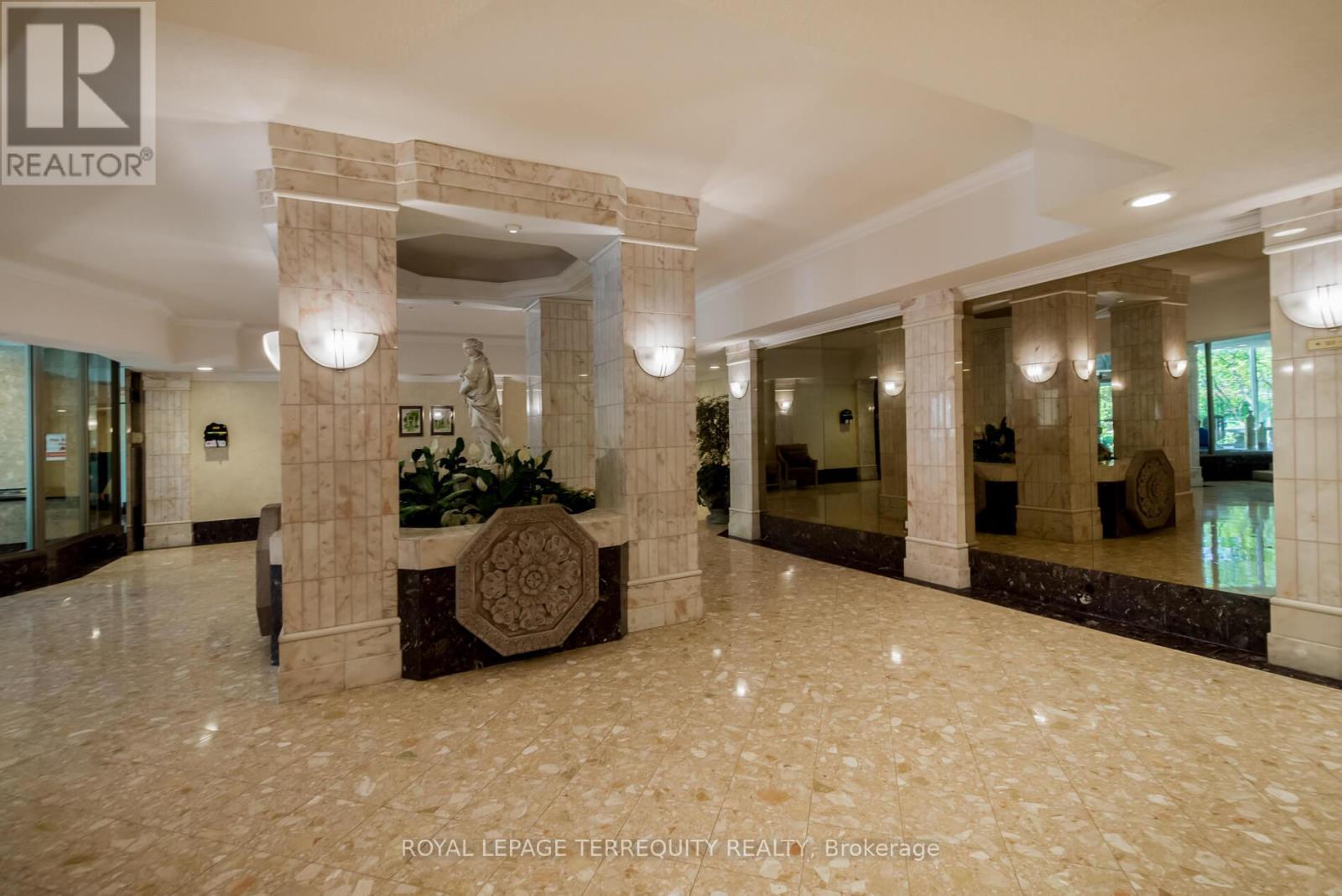 Property at 629 - 10 GUILDWOOD PARKWAY image 3