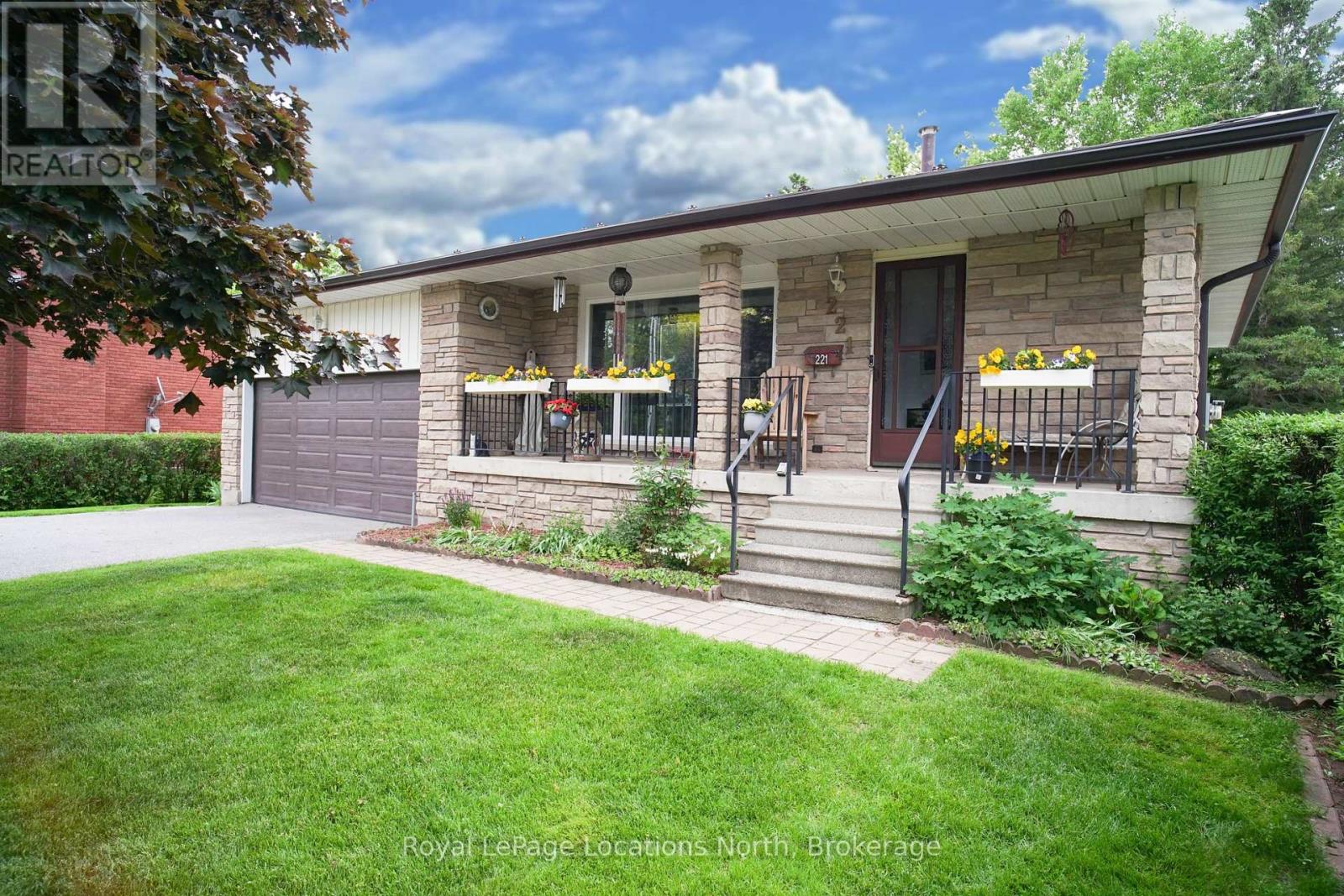 Property at 221 JOHN STREET image 4