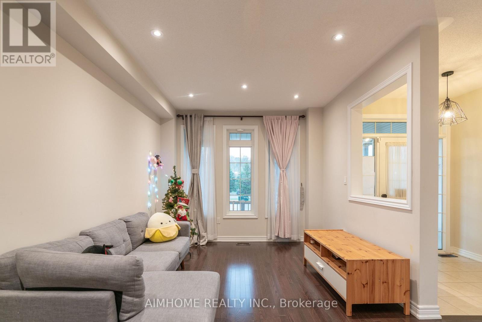 Property at 934 CASTLEMORE AVENUE image 4