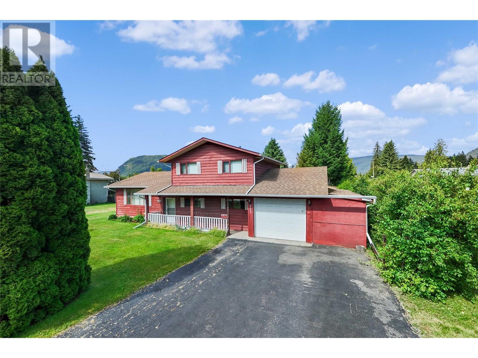 1208 Sherlock Road, Sicamous, British Columbia