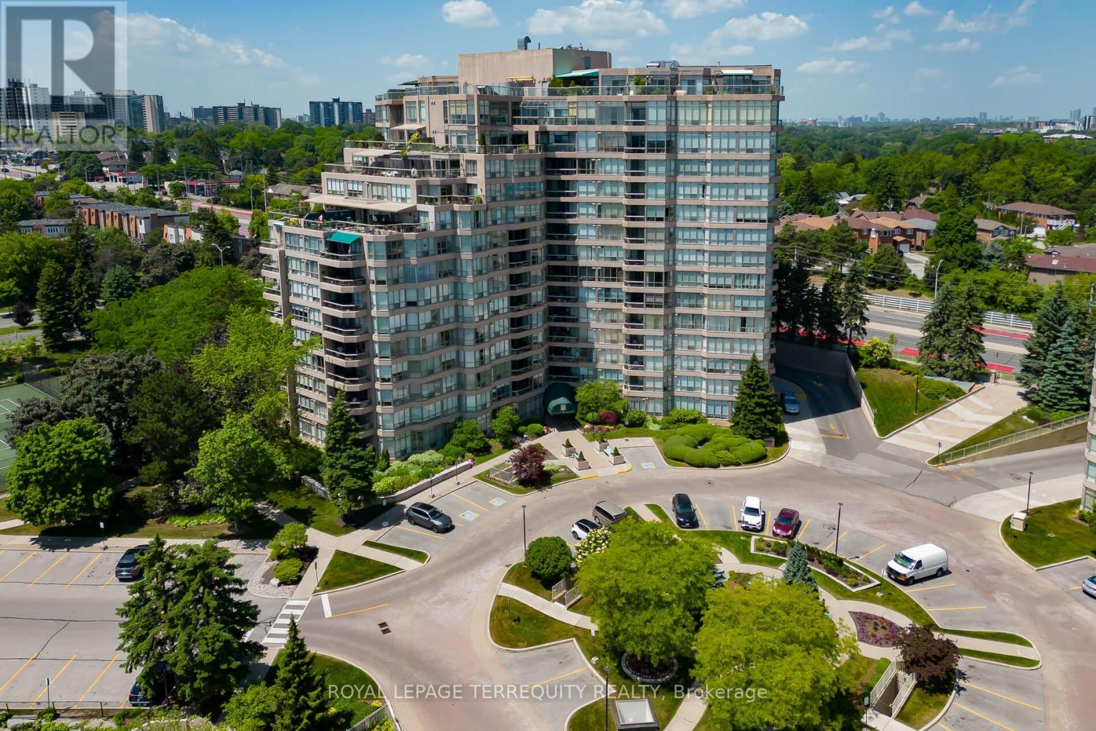 Property at 629 - 10 GUILDWOOD PARKWAY image 1