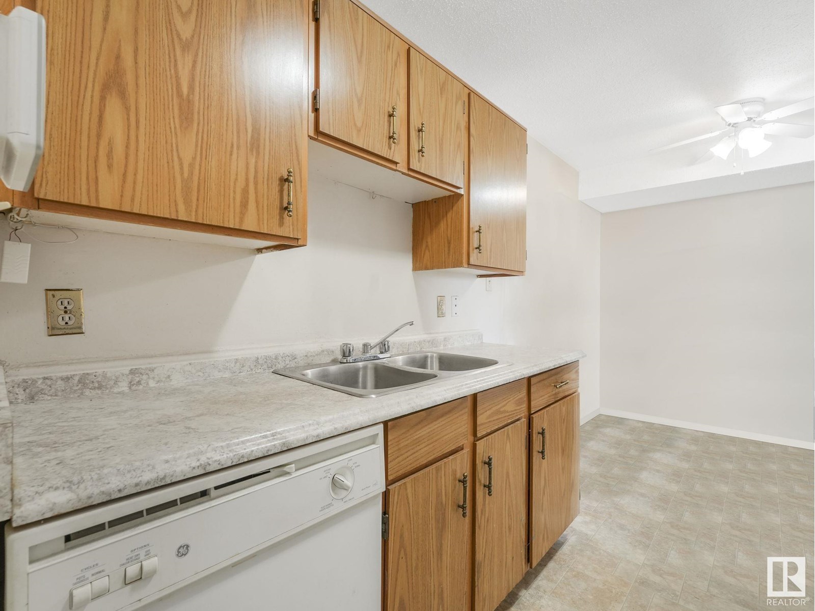 Property at #108 1945 105 ST NW image 4