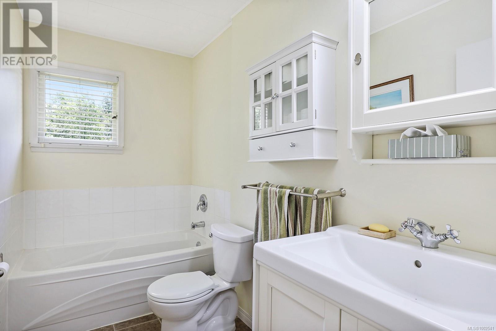 1994 Kelland Rd, Black Creek, British Columbia V9J 1G4 - Photo 13 - 1002541