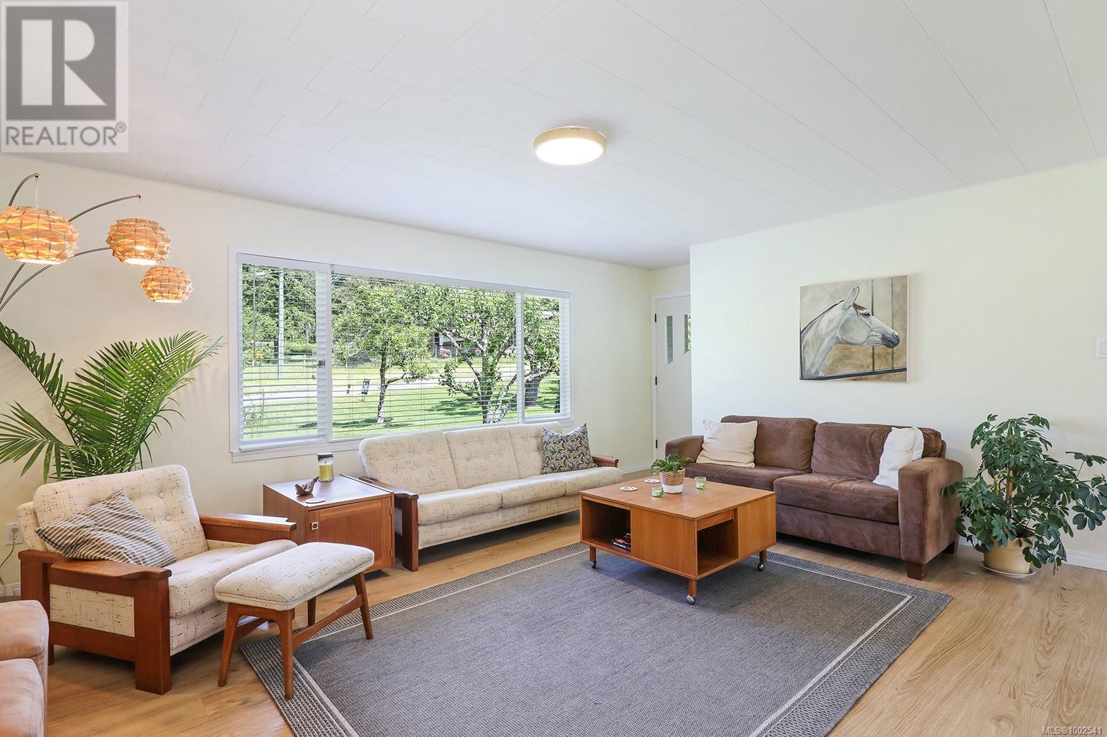 1994 Kelland Rd, Black Creek, British Columbia V9J 1G4 - Photo 4 - 1002541