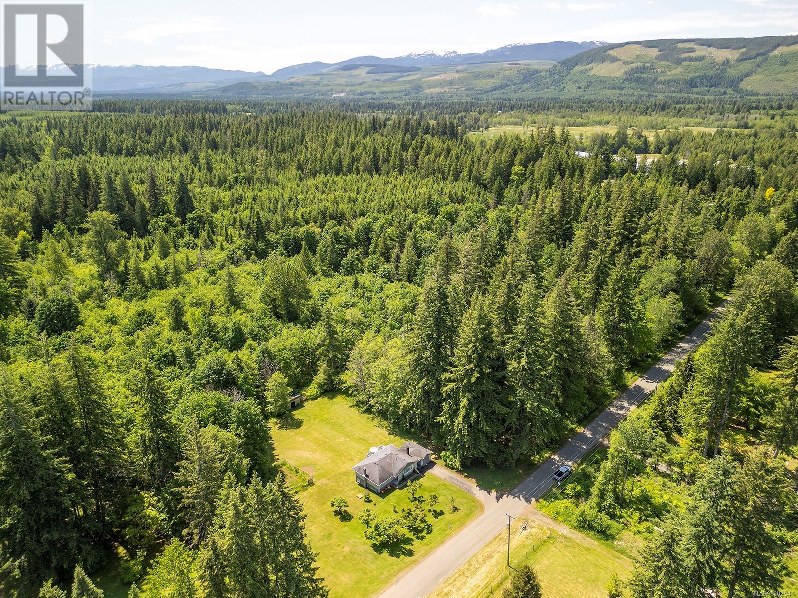 1994 Kelland Rd, Black Creek, British Columbia V9J 1G4 - Photo 3 - 1002541