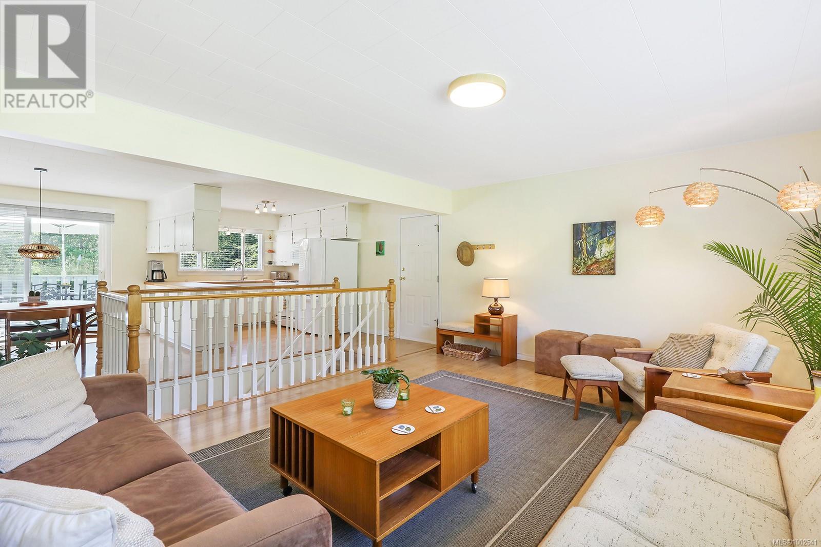 1994 Kelland Rd, Black Creek, British Columbia V9J 1G4 - Photo 5 - 1002541