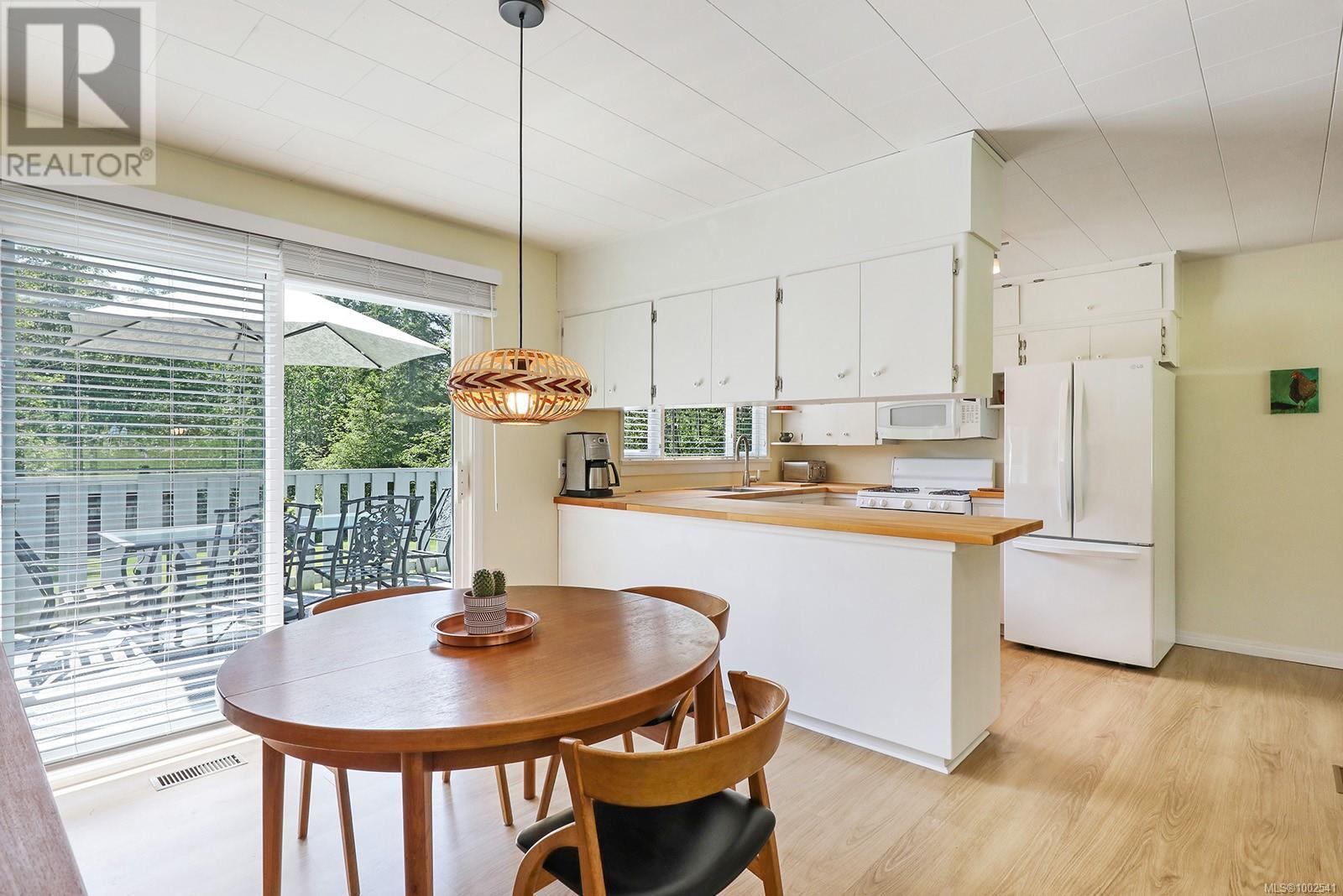 1994 Kelland Rd, Black Creek, British Columbia V9J 1G4 - Photo 7 - 1002541