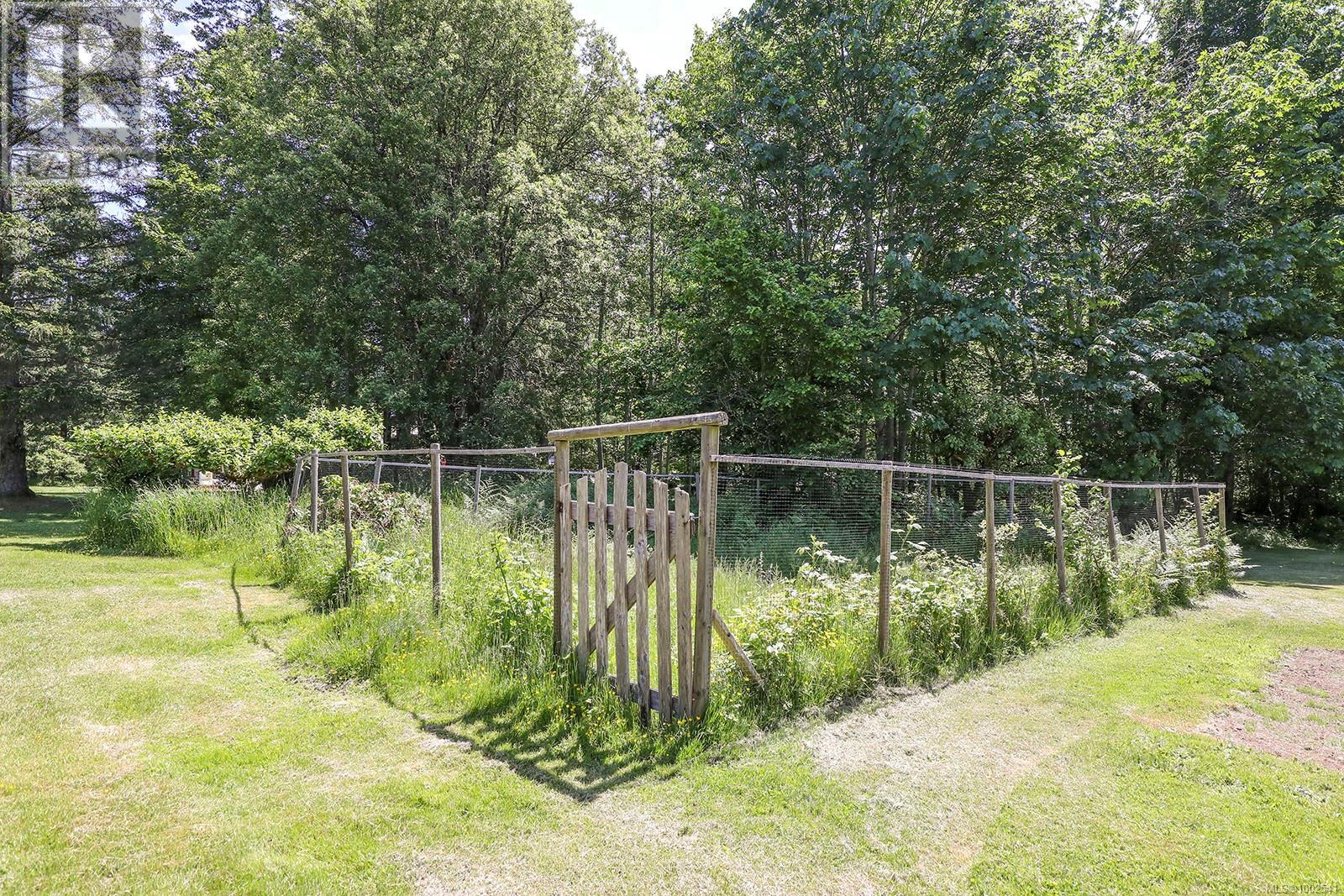 1994 Kelland Rd, Black Creek, British Columbia V9J 1G4 - Photo 44 - 1002541