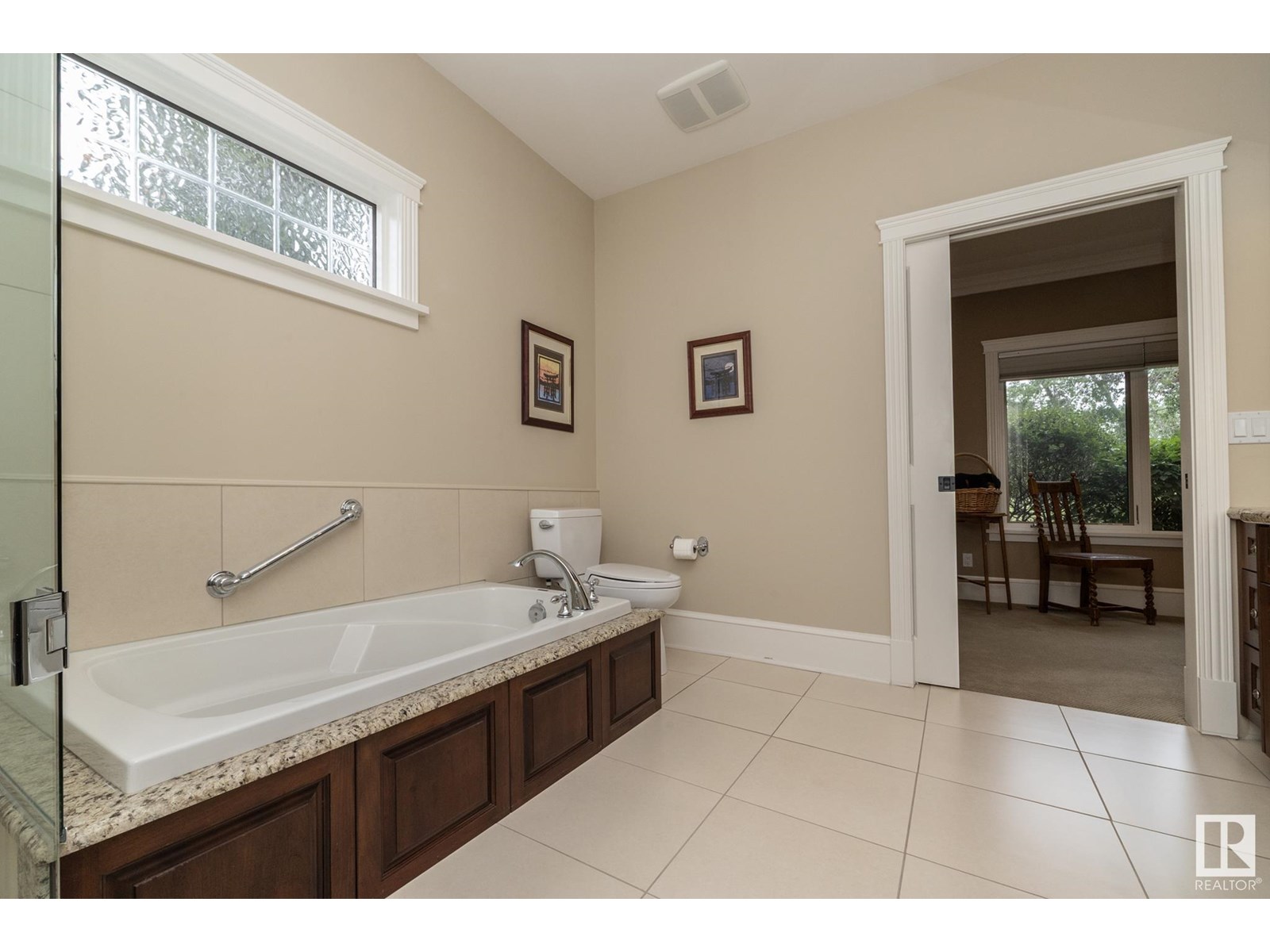 Property at 63 FAIRWAY DR NW image 4