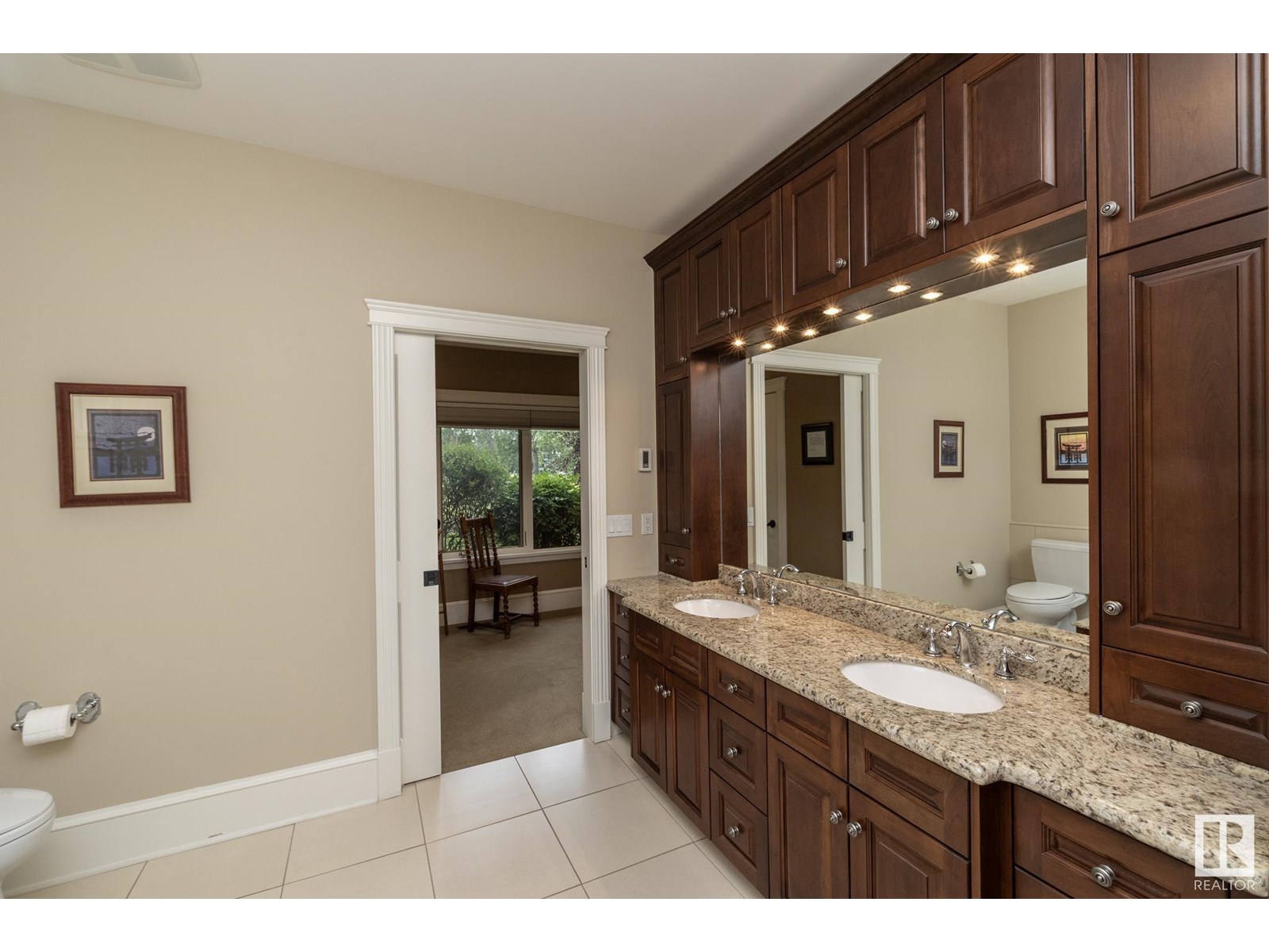 Property at 63 FAIRWAY DR NW image 2