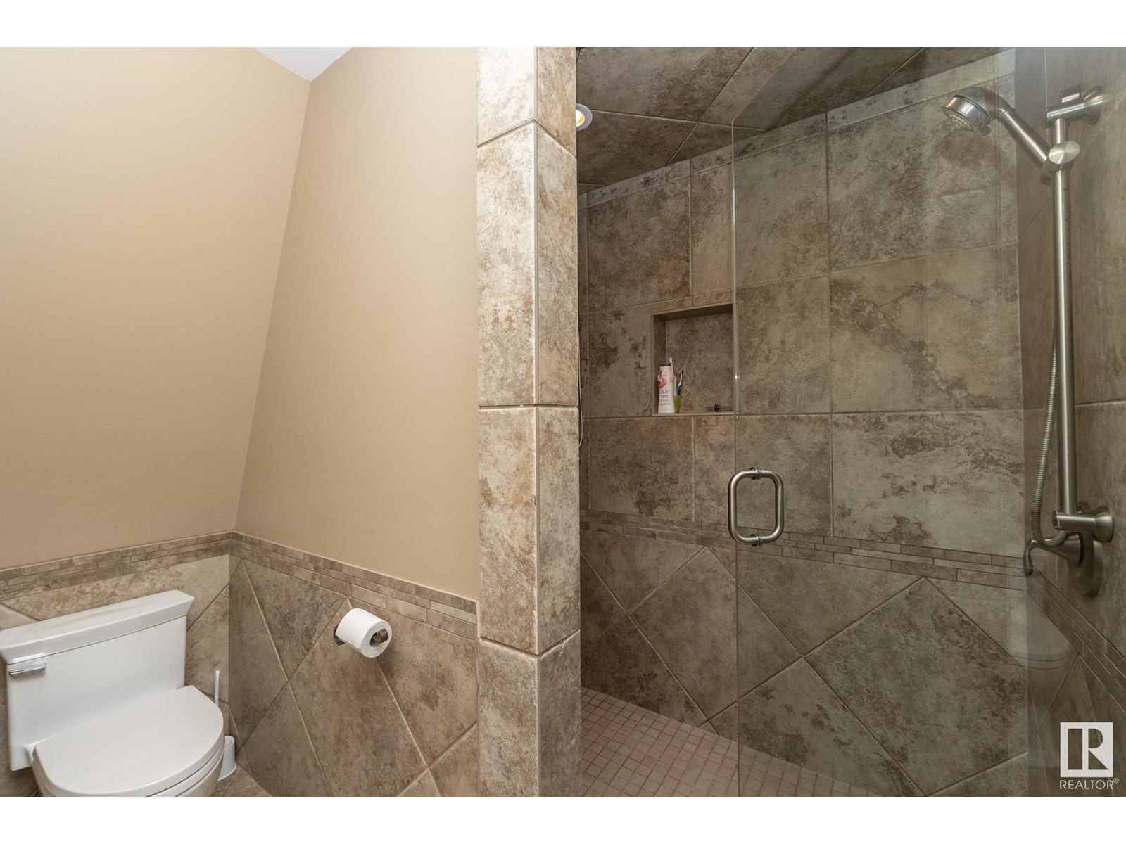 Property at 63 FAIRWAY DR NW image 3