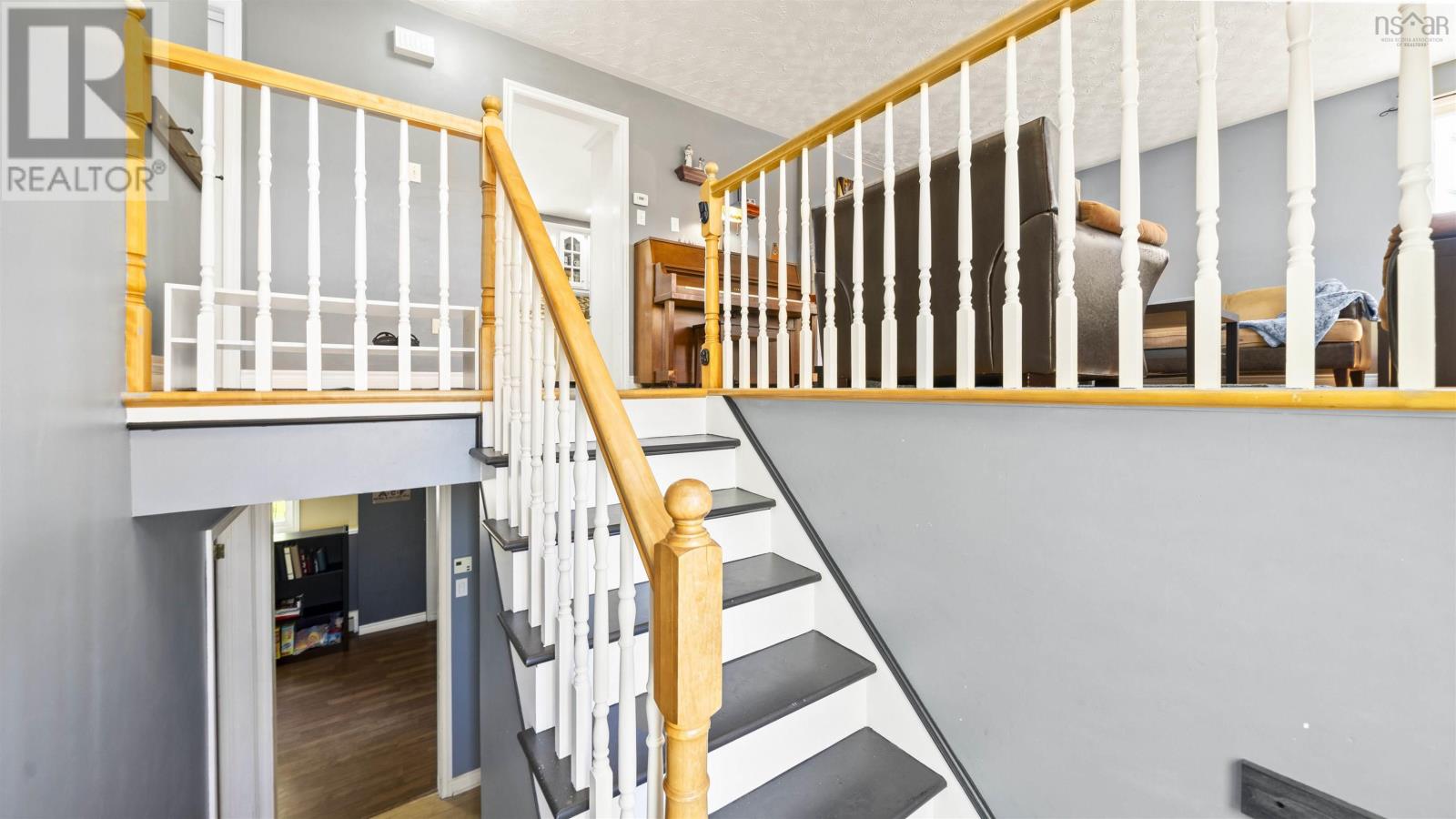 Property at 63 Oakmount Drive image 3