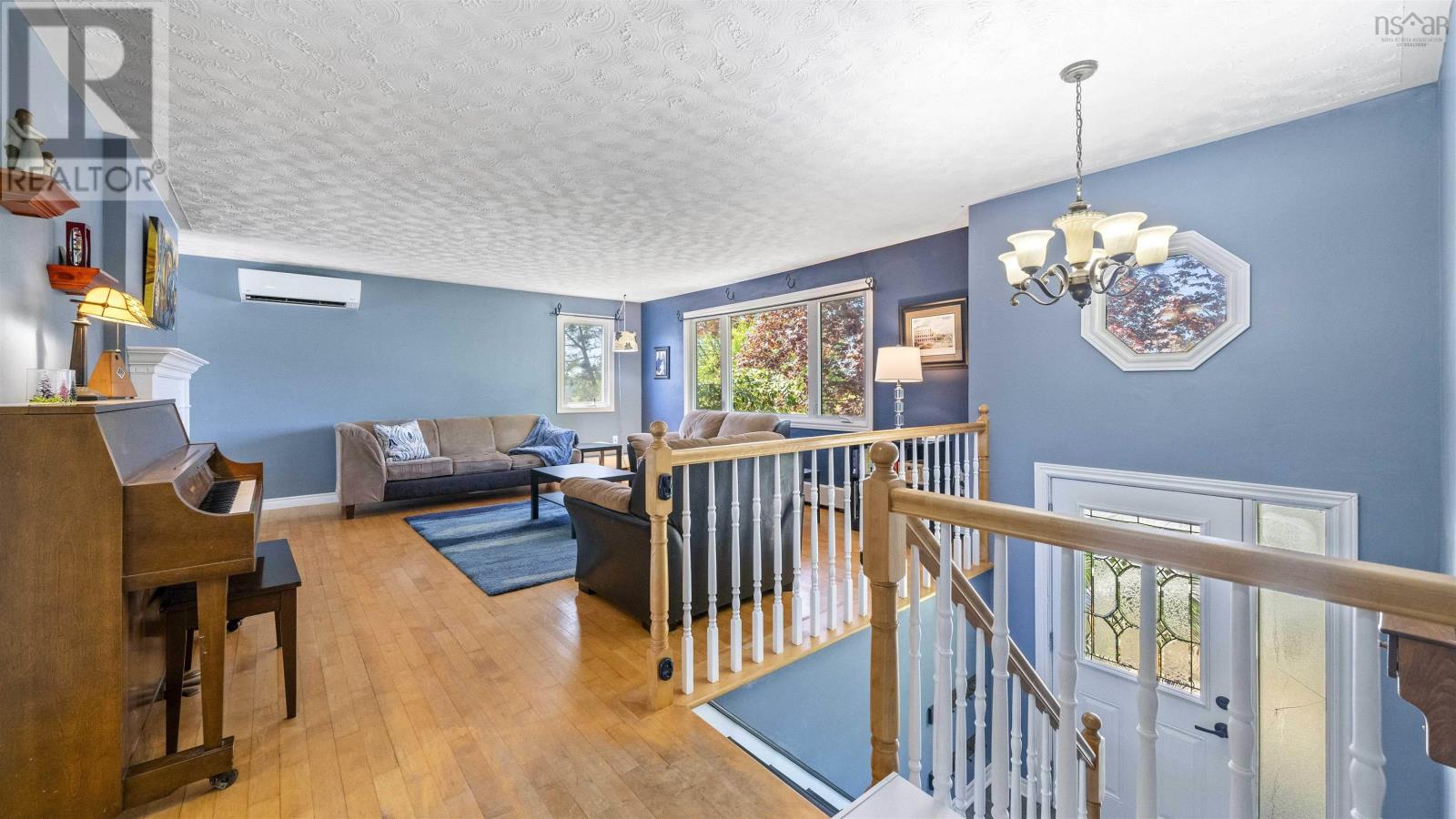 Property at 63 Oakmount Drive image 4