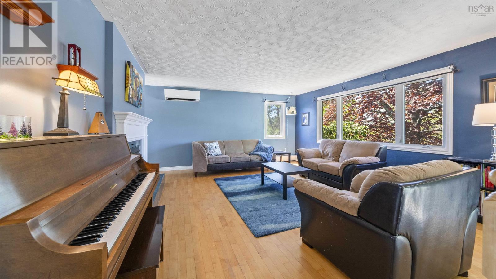 Property at 63 Oakmount Drive image 5