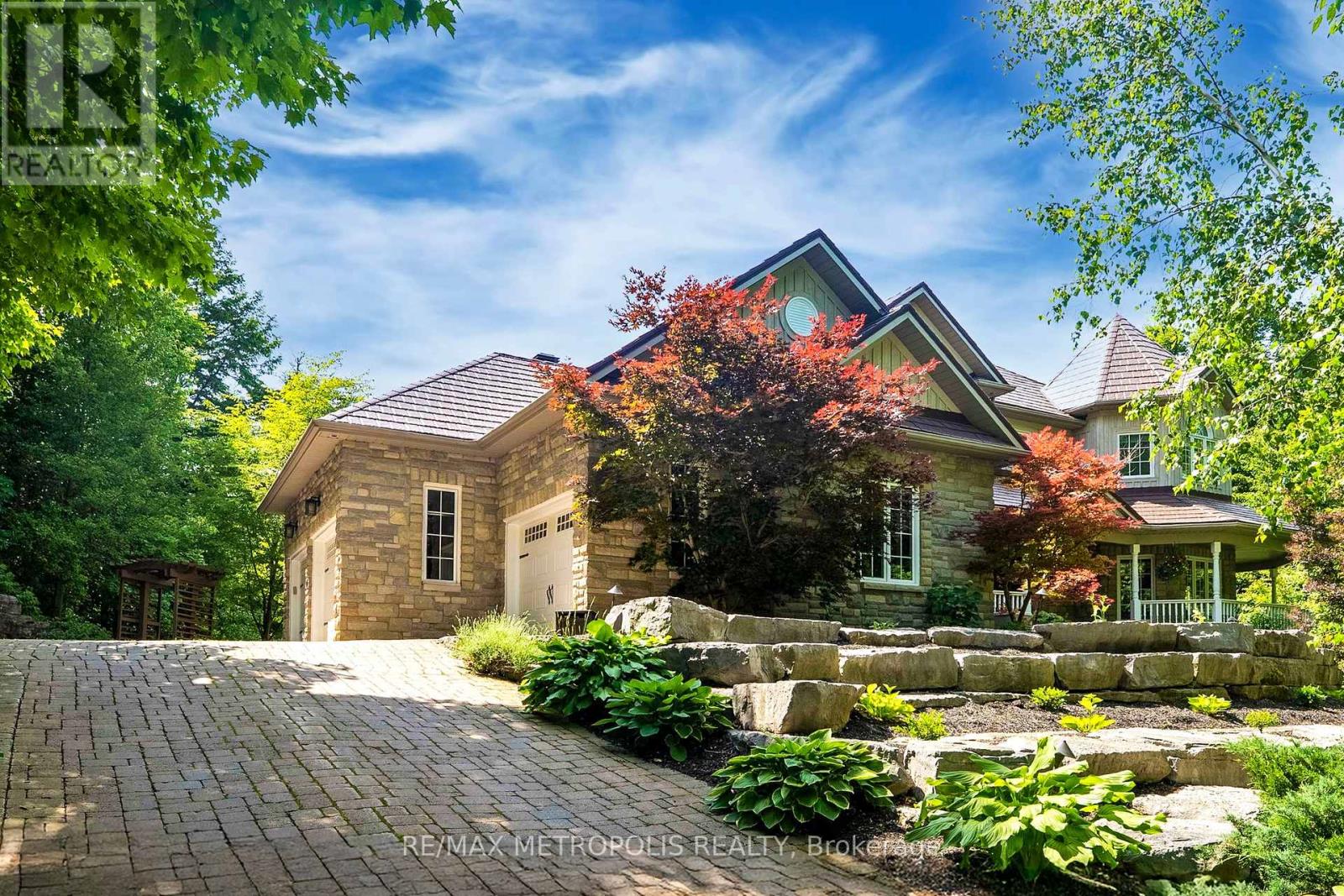 Property at 8 SUGAR MAPLE LANE image 3