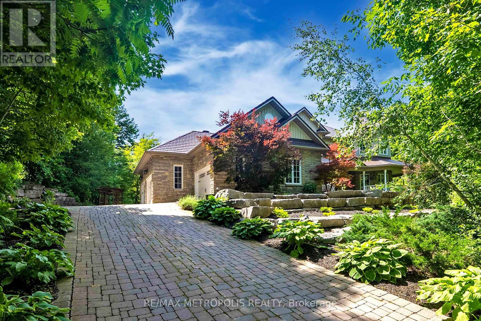 Property at 8 SUGAR MAPLE LANE image 2