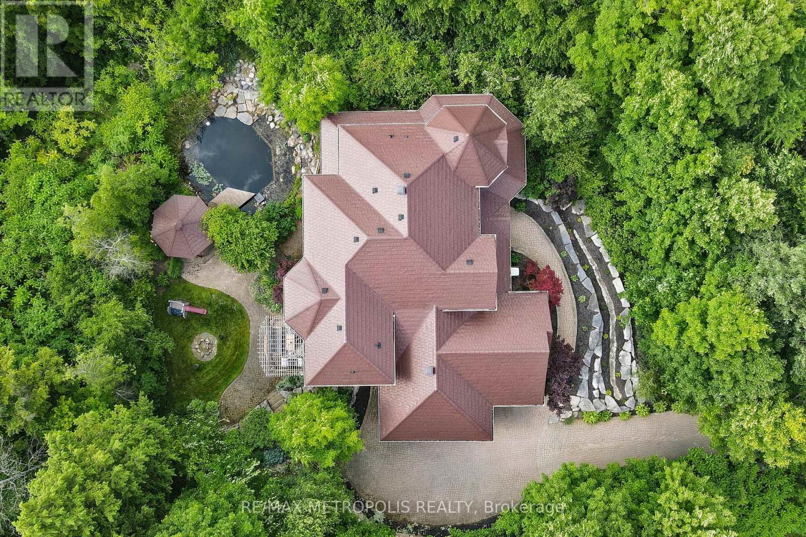 Property at 8 SUGAR MAPLE LANE image 1