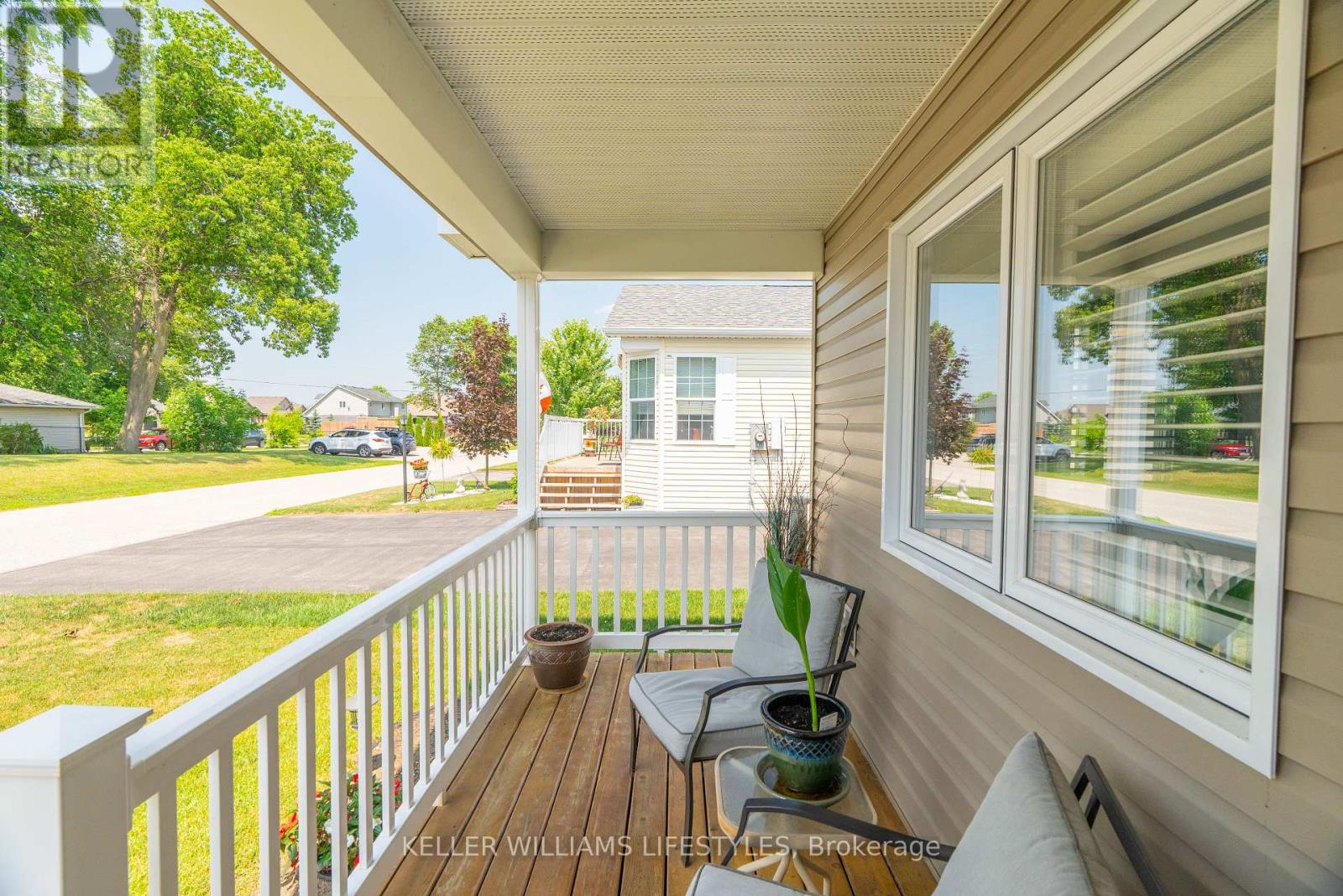 32 Bond Street, Strathroy-Caradoc, Ontario  N7G 0C5 - Photo 3 - X12253265