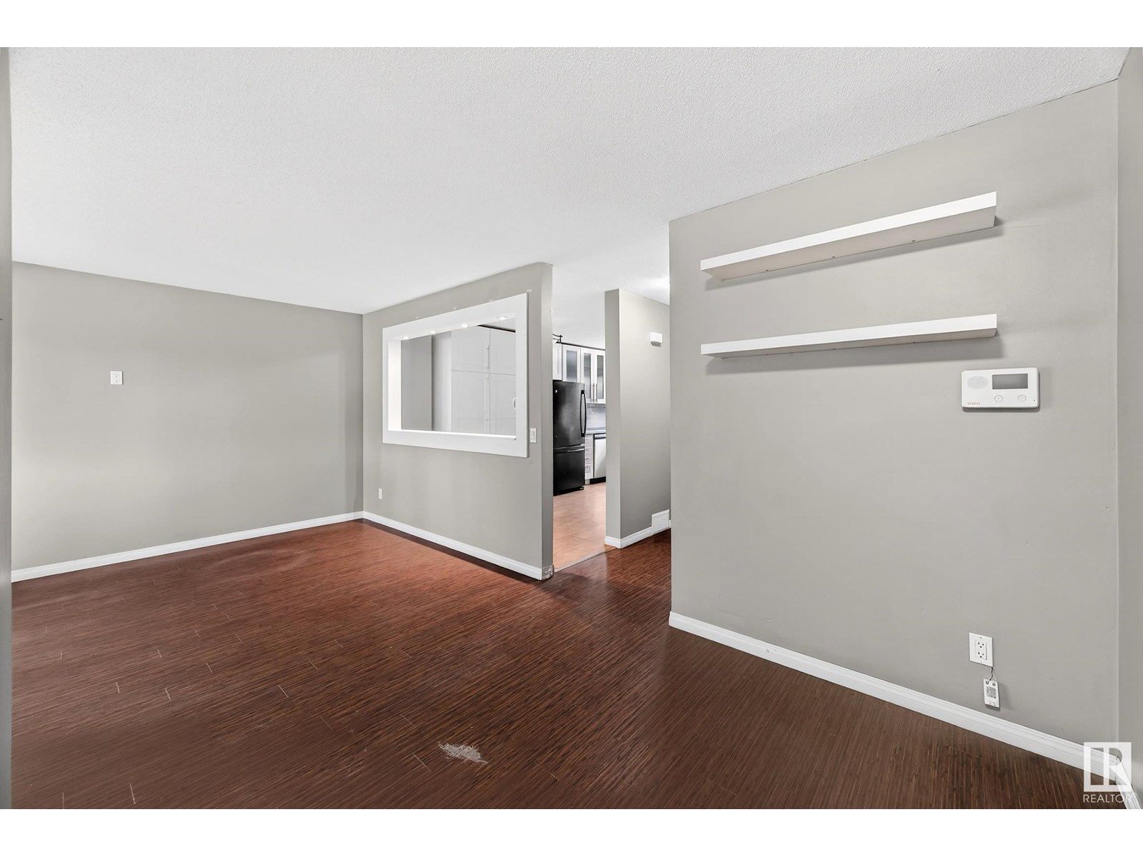 Property at 5722 143 AV NW image 4